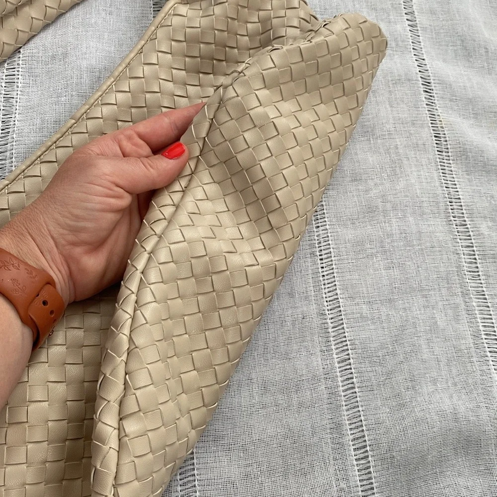 Merlie Blanco Ivory woven shoulder bag. - Picture 10 of 12